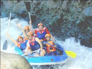 arung-jeram-murah-di-sungai-ciliwung