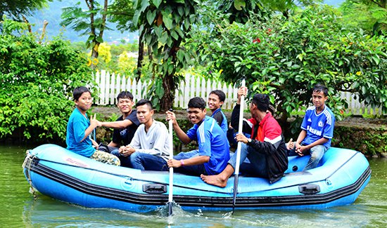 wahana-perahu-karet-taman-matahari